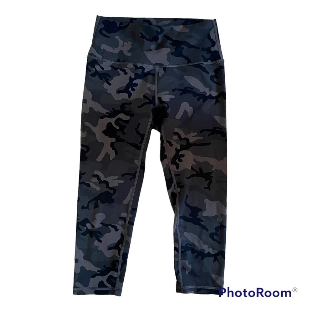 Zyia grey camo cropped leggings